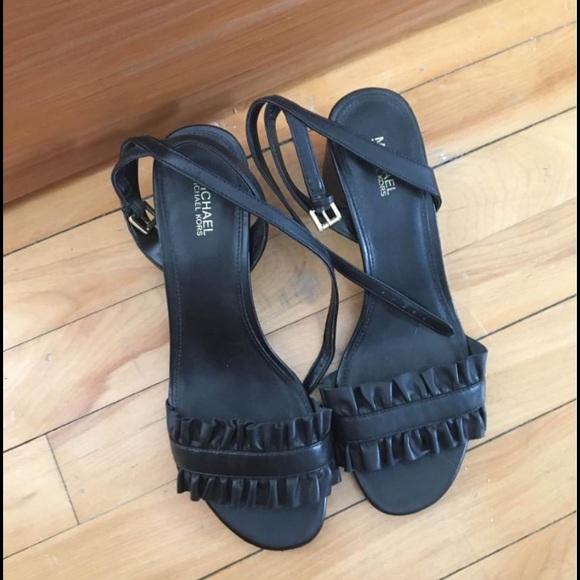 Micheal Kors heels - Picture 3 of 5